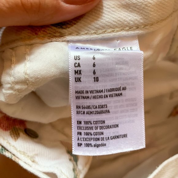 Denim Floral Pink and White Shorts American Eagle - Picture 4 of 5